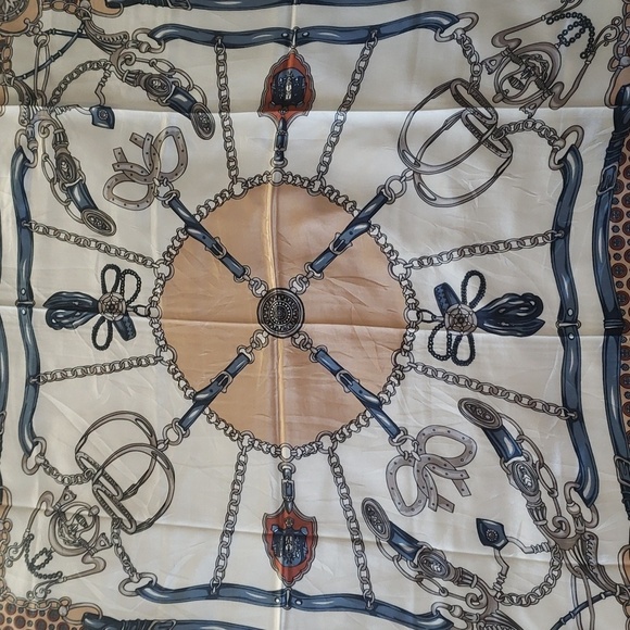 R-2157- Scarf Women's 100 % Polyester Blue Cream, Light Gray NWT - Picture 5 of 8